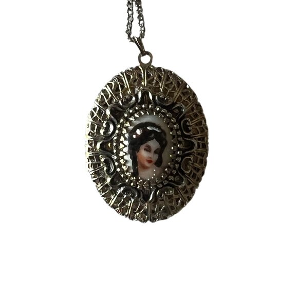 Lot of Two Pendant & Faux Cameo Necklace Sets Vintage Locket and Portrait - Picture 13 of 16